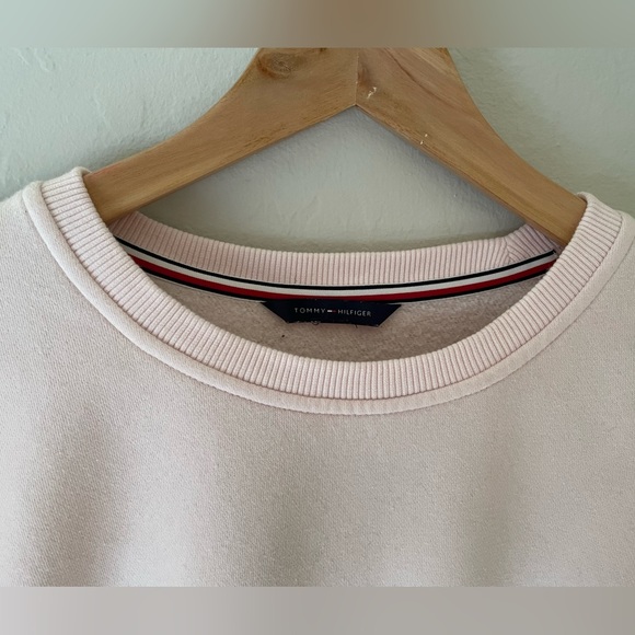 Tommy Hilfiger 💙❤️ Pink Sweatshirt - Picture 3 of 6